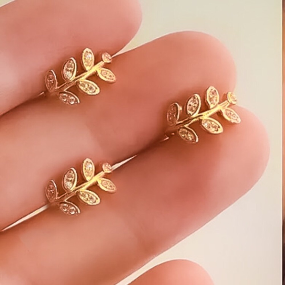 ⚜️[𝟯/$𝟭𝟴]⚜️CZ Gold Leaf Cuff Earring NEW - Picture 4 of 7